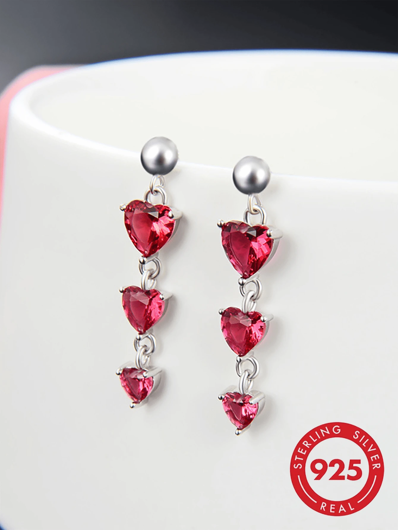 Pendientes con forma de corazón de circonita roja de plata de ley 925, pendientes delicados y versátiles, empaquetados en caja de regalo para ocasiones especiales/cumpleaños - Plateado - Ver 1