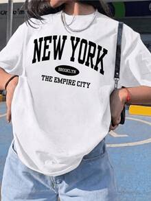 Inspired By The Urban Energy Of New York With Large Lettering That Evokes The Free And Cosmopolitan Spirit Of Brooklyn And The Confidence Of The Empire City, This Modern Casual Women's T-Shirt Is Ideal For Everyday Wear. - 白色 - 查看 1