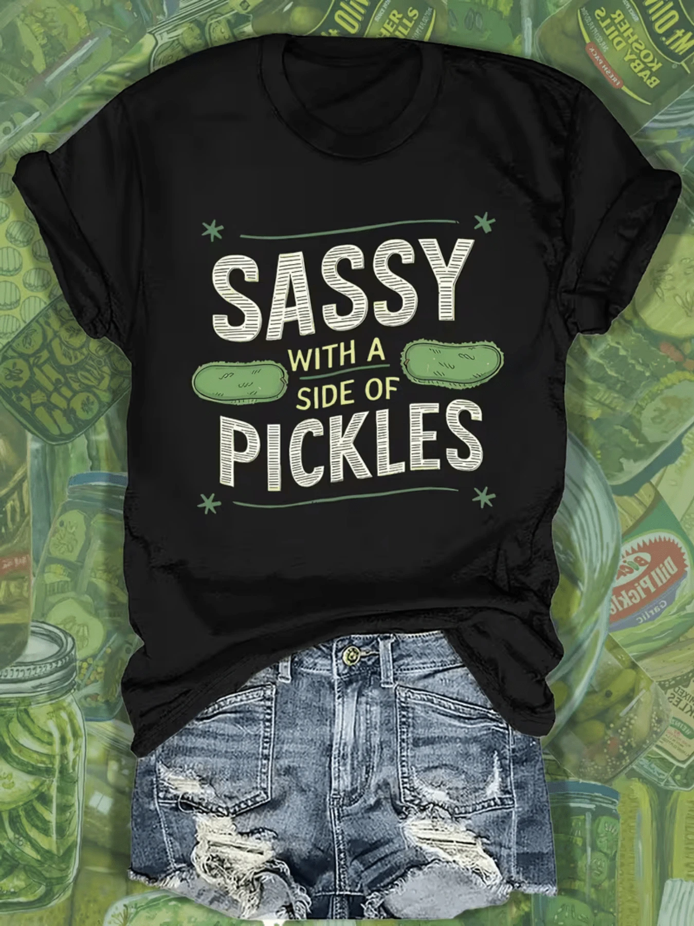 Two Cheerful Pickles And A Fun Phrase Convey A Carefree And Confident Attitude With Soft Green Tones And Large Letters That Highlight The Humor And Freshness Of This Modern Casual Women's T-Shirt For Everyday Wear. - 黑色 - 查看 1