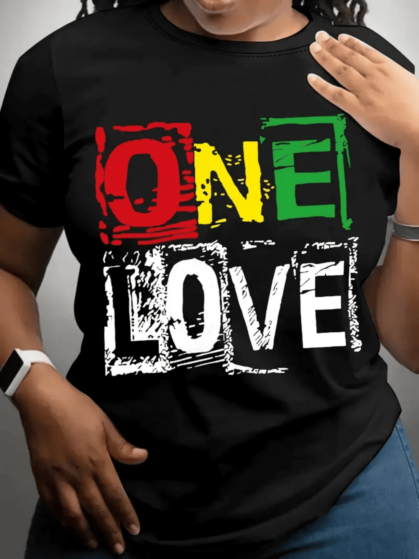 Colorful Words That Convey Unity, Respect, And Positive Energy With Harmony Between Cultures, Represented In Shades Of Red, Green, And White. A Comfortable, Casual Women's T-Shirt, Ideal For Expressing Universal Love. - 黑色 - 查看 1