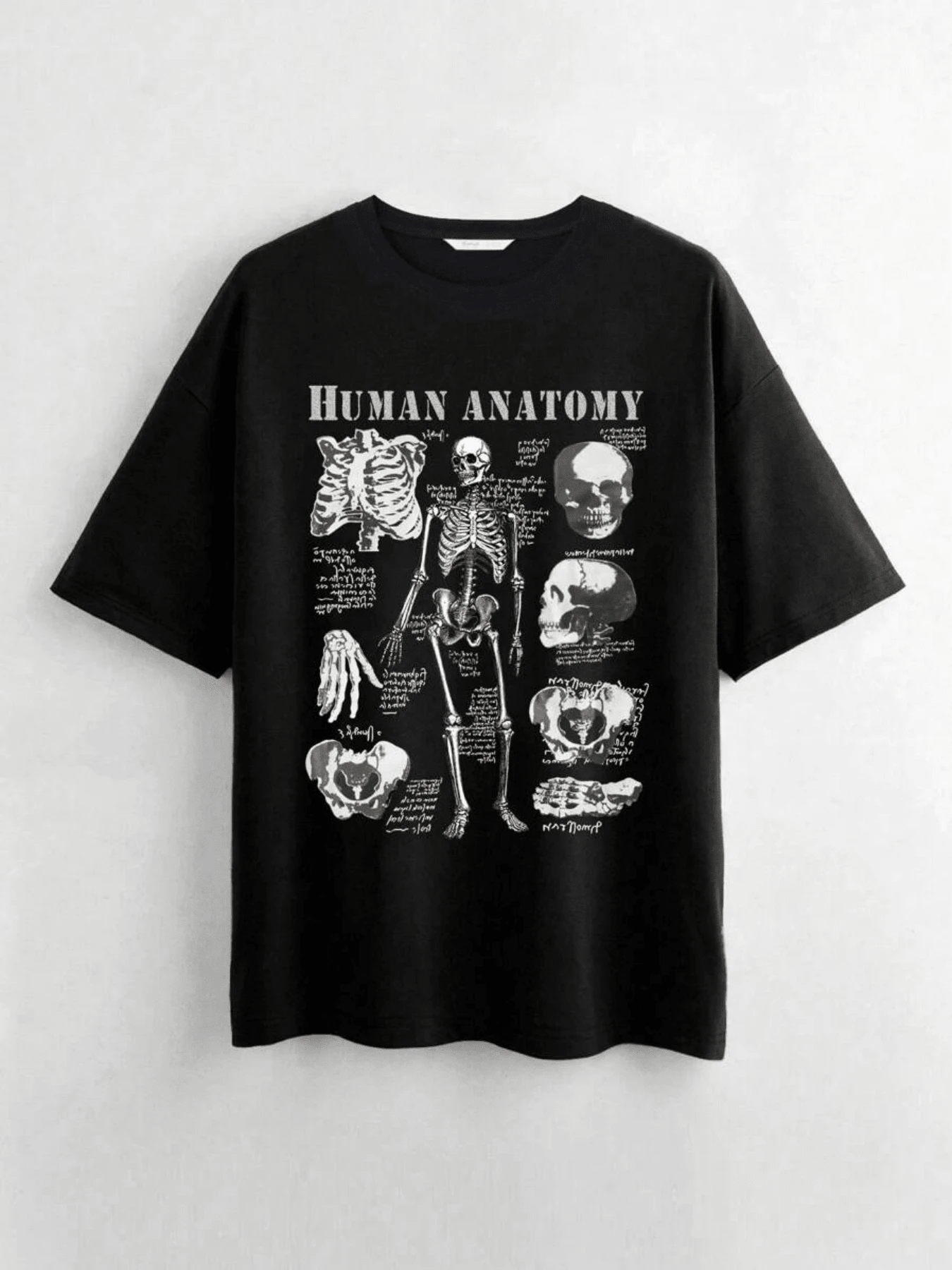 Detailed Graphics Of The Human Skeleton Showing Bones And Skull With Scientific Names And Educational Illustrative Text Highlighting The Complexity Of The Body. Comfortable Casual Women's T-Shirt For Everyday Wear - 黑色 - 查看 1