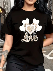 Heart Surrounded By Heart-Shaped Balloons Symbolizing Unity, Love, Joy, And Self-Love With Wild Pattern Details Brings Positive Energy And Confidence To Express Affection And Personal Style. Modern Casual Women's T-Shirt - 黑色 - 查看 8