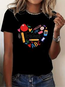 Heart Made Up Of School Symbols Like Apples, Pencils, Rulers, And ABC Letters, Celebrating Education And The Love Of Teaching. Comfortable Casual Women's T-Shirt Perfect For Creative Teachers. - 黑色 - 查看 1