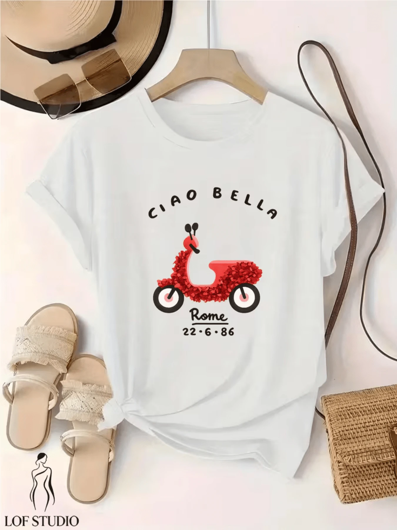 A Red Motorcycle Decorated With Flowers Symbolizes Joy, Freedom, And A Romantic Journey Through Italian Streets, Evoking Warm Memories And Positive Energy. A Comfortable, Modern, Casual Women's T-Shirt. - 白色 - 查看 1