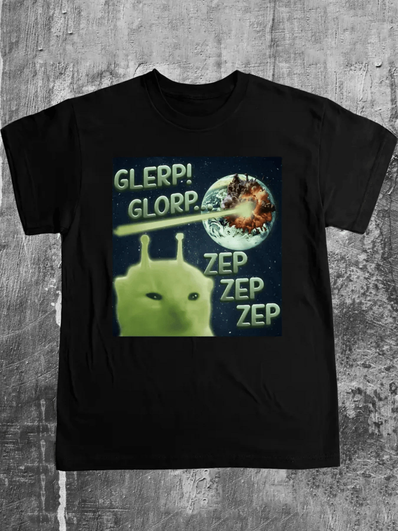 A Green Alien Creature Shoots Light Beams Towards A Distant Planet In A Galactic Scene Filled With Cosmic Energy. A Fun, Casual Women's T-Shirt For Space Lovers. - 黑色 - 查看 1