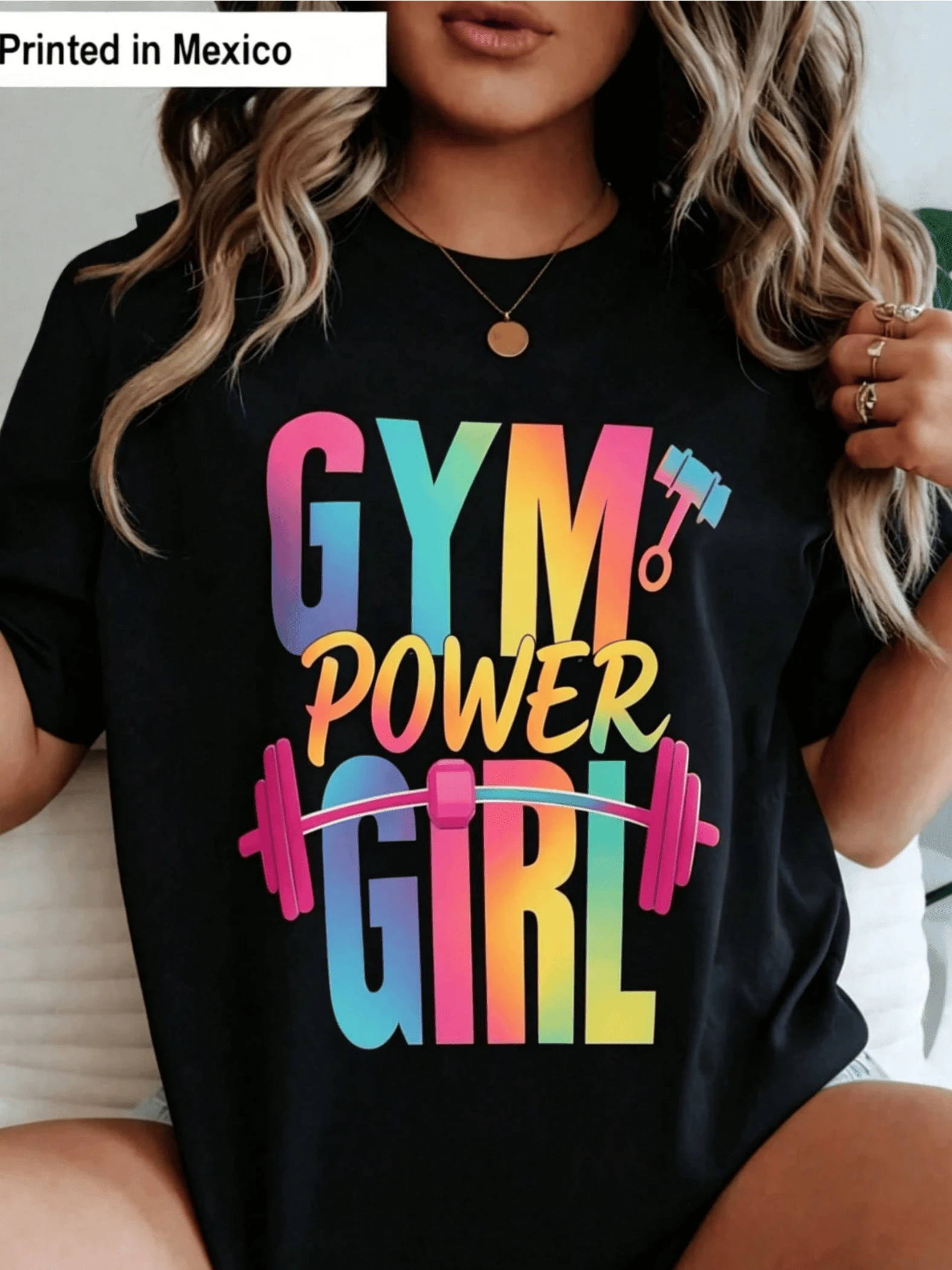 Frase motivadora GYM POWER GIRL con letras de colores vibrantes representa la fuerza y energía femenina en el entrenamiento diario camiseta de mujer cómoda casual moderna - Negro - Ver 1