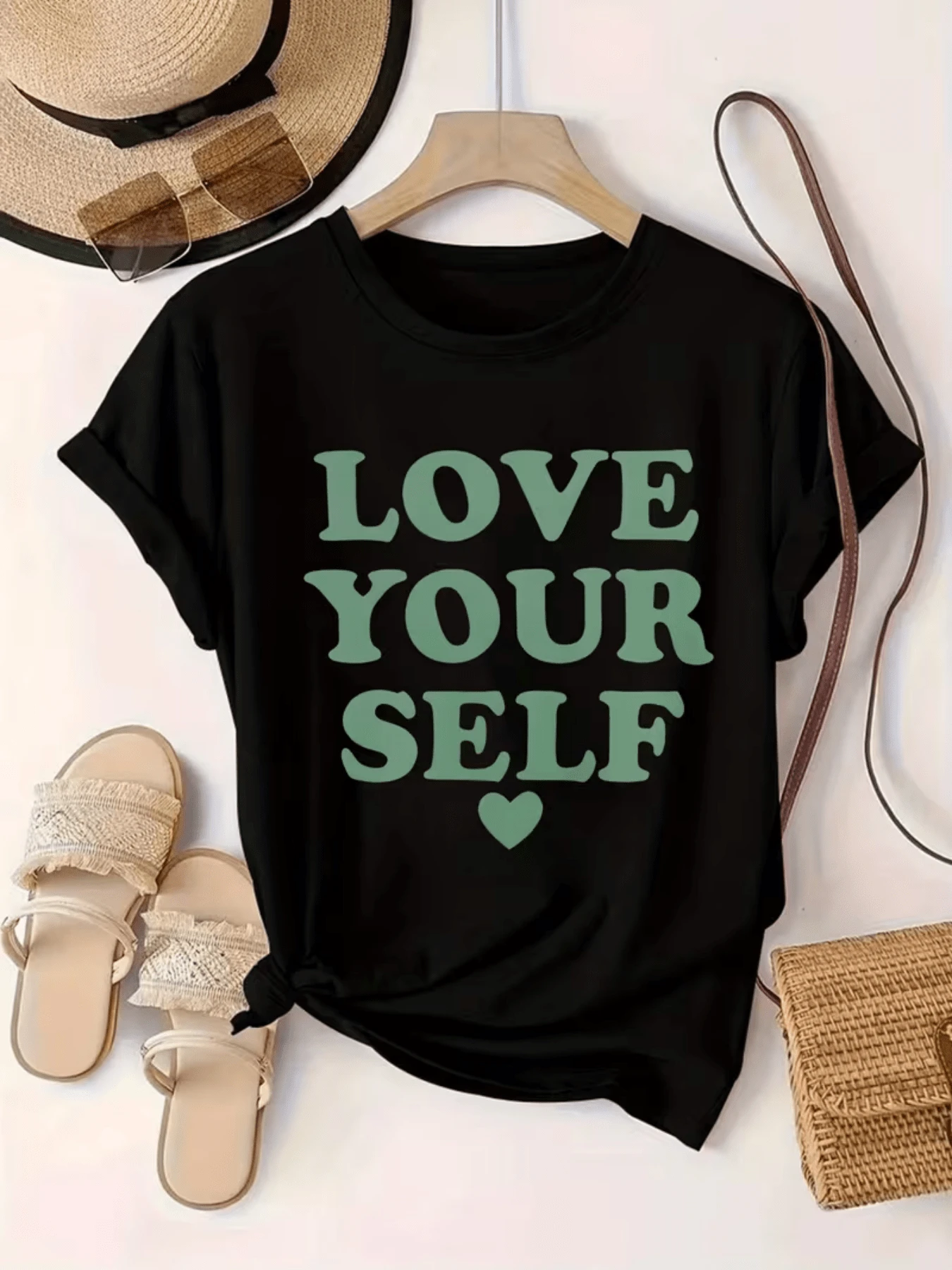 Positive Message That Inspires Self-Love And Confidence With Soft Green Lettering And A Small Heart At The Bottom Symbolizing Self-Care And Kind Energy. Comfortable Casual Women's T-Shirt For Everyday Wear. - 黑色 - 查看 1