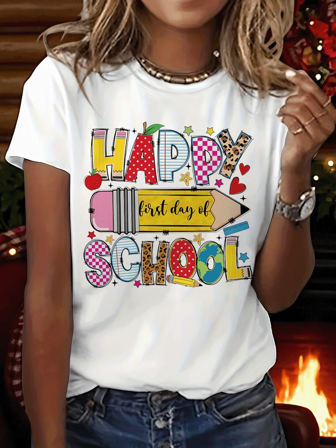 Camiseta con estampado gráfico "Feliz Primer Día del Maestro", Top casual de manga corta y cuello redondo para verano y primavera, Ropa de mujer - [Blanco] - Ver 1