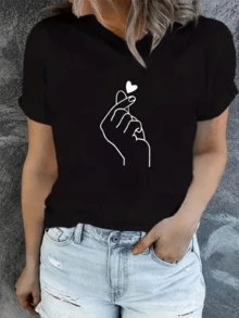 A Raised Hand Forming A Small Heart With The Fingers Symbolizes Affection And Sincere Connection, Representing A Modern Gesture Of Love And Friendship. This Women's T-Shirt With A Minimalist Print Is Casual, Comfortable For Everyday Wear, And Perfect For Expressing Tenderness. - 黑色 - 查看 8