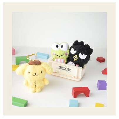  Móc khóa hình ếch nhồi bông Sanrio & Badtz-Maru được cấp phép chính thức – Phiên bản đặc biệt bằng nhung (Cao 11-15 cm / 4.33-5.91 inch), đồ chơi treo hình ếch hoạt hình dễ thương dành cho trẻ em, thanh thiếu niên, người hâm mộ và nhà sưu tập – Mặt dây chuyền nhồi bông mini mềm mại cho ba lô, cặp sách.