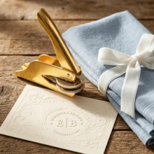 Con dấu dập nổi chữ lồng tùy chỉnh cho đám cưới - Con dấu phong bì cưới cá nhân hóa - Con dấu dập nổi chữ cái đầu cho thiệp mời - Nhiều màu - Xem 5