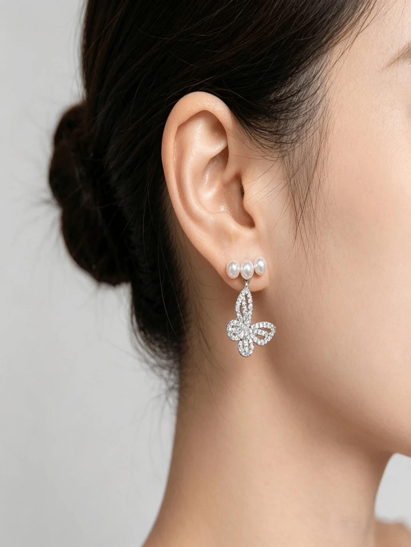 1 Đôi Khuyên Tai Hình Bướm Đính Kim Cương Toàn Bộ, Ngọc Trai, Kiểu Dáng Cao Cấp Mới, Độc Đáo, Sang Trọng, Mặt Dây Chuyền Hình Bướm 3D. - bông tai - Xem 1