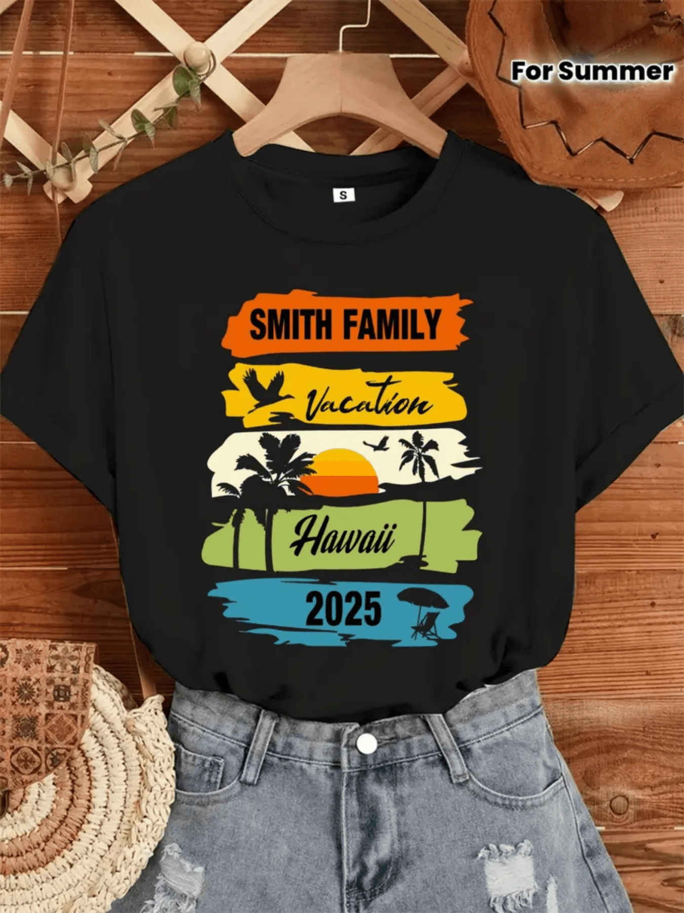 Atardecer tropical con palmeras aves y playa bajo colores cálidos evocando tranquilidad y espíritu aventurero junto al mar camiseta de mujer casual cómoda para vacaciones en clima cálido 2025 - Negro - Ver 1