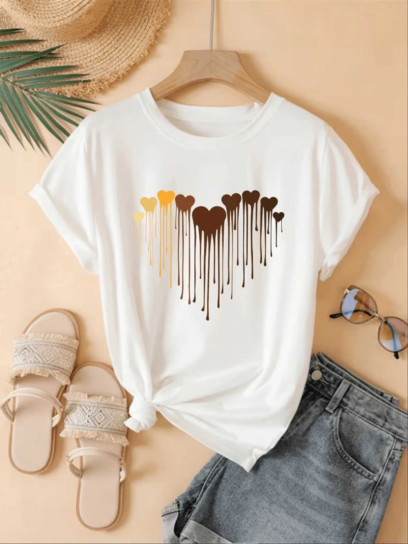 Melting Hearts In Warm Tones Symbolize Sincere Love, Union, And Positive Energy Flowing Like Bright Paint. Comfortable White Casual Women's T-Shirt For Everyday Wear - 白色 - 查看 1