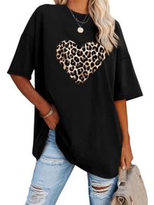 Heart With Leopard Print Symbolizing Strength, Freedom, And Wild Love, Reflecting A Passionate Spirit Ideal For Modern Women. A Stylish And Casual Women's T-Shirt. - 黑色 - 查看 8