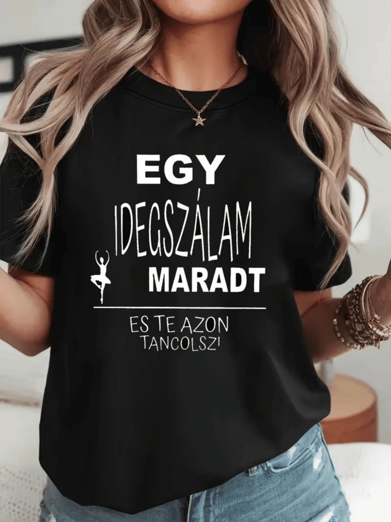 Figura de bailarina con mensaje divertido que expresa fuerza interior paciencia y sentido del humor para afrontar los días difíciles camiseta de mujer casual moderna cómoda para uso diario - Negro - Ver 1