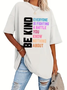 A Motivational Phrase That Inspires Empathy By Reminding Us That Everyone Faces Their Own Invisible Battles And Encourages Us To Always Be Kind. A Modern, Casual Women's T-Shirt With A Positive Message. - 白色 - 查看 1