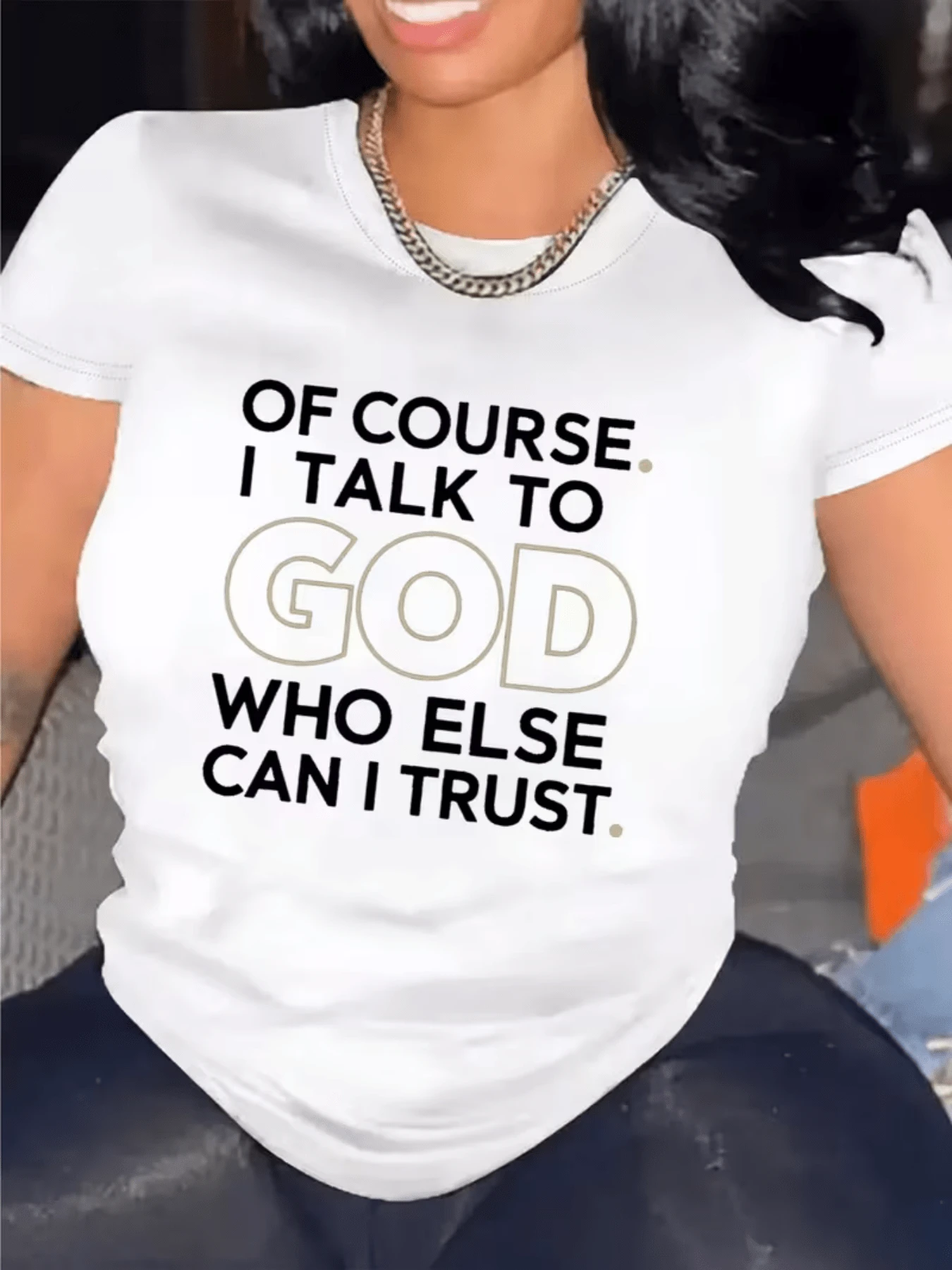 An Inspirational Phrase Expressing Faith And Trust In God, Showcasing A Positive And Spiritual Attitude, Ideal For Those Seeking To Convey Hope. A Comfortable, Casual Women's T-Shirt For Everyday Wear. - 白色 - 查看 1
