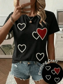 Hearts Embroidered With Pearls And A Large Red Heart Symbolize Love, Passion, Tenderness, And Elegance-Perfect For Showcasing A Modern, Romantic Spirit. This Casual, Comfortable, And Charming Women's T-Shirt Is Sure To Please. - 黑色 - 查看 1
