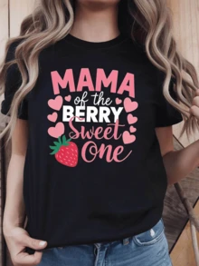 Corazones y una fresa simbolizan ternura amor maternal y dulzura que celebran el afecto entre madre e hijo con mensaje alegre y positivo camiseta de mujer casual cómoda para uso diario - Negro - Ver 6