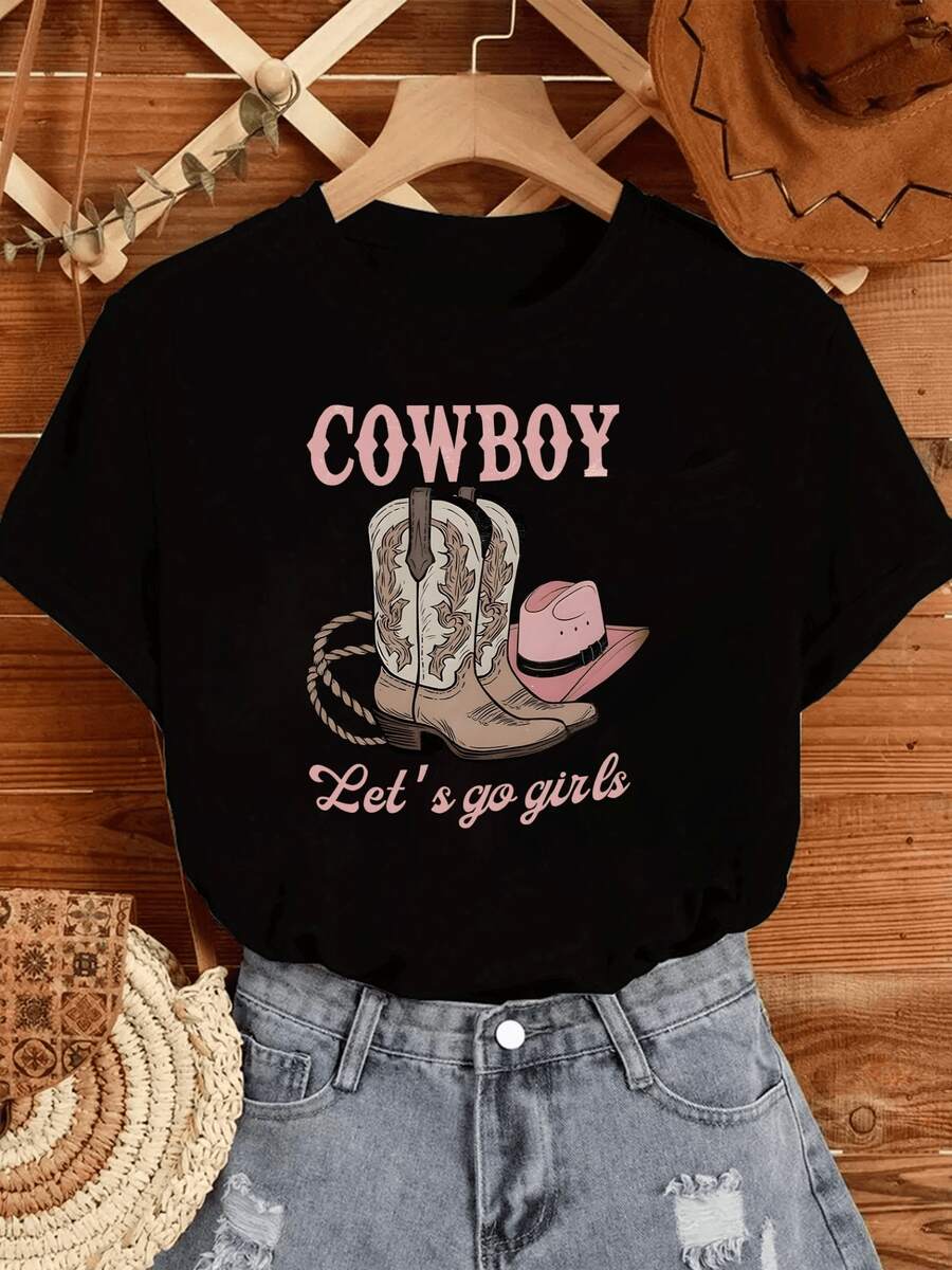 Botas vaqueras junto a sombrero rosa y cuerda simbolizan espíritu libre aventurero y femenino con energía del oeste clásico camiseta de mujer casual cómoda moderna para uso diario - Negro - Ver 1