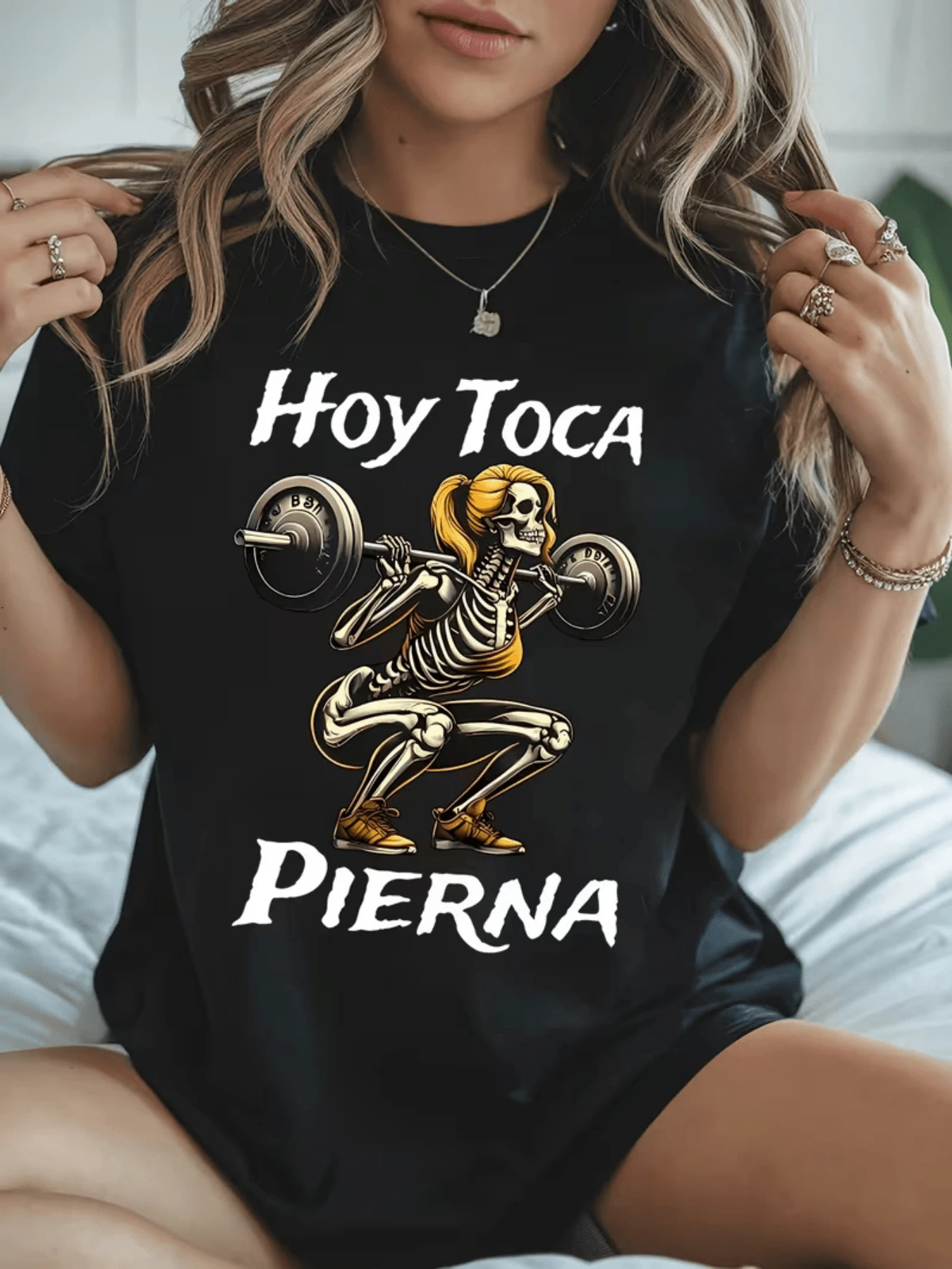 Esqueleto levantando pesas con fuerza simbolizando energía y superación personal con actitud divertida y deportiva camiseta de mujer casual cómoda para entrenamiento diario - Negro - Ver 1