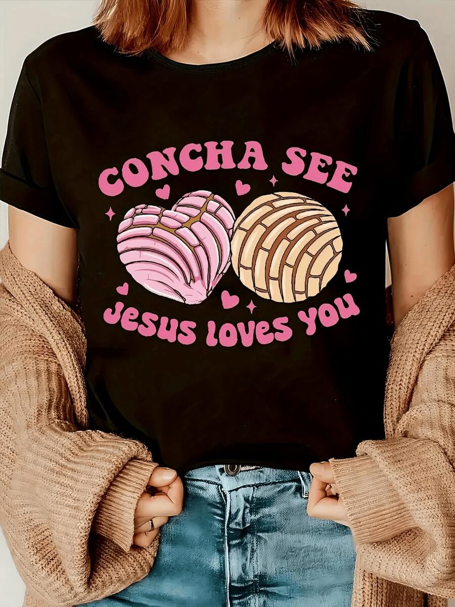 Dos conchas dulces coloridas en forma de corazón junto a un mensaje positivo que transmite amor esperanza y alegría ideal para quienes disfrutan lo tierno y lo inspirador camiseta de mujer casual cómoda y moderna - Negro - Ver 1