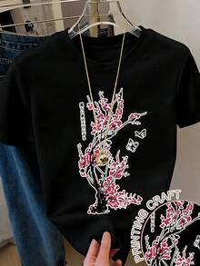 Cherry Blossom Branches With Butterflies Symbolize The Renewal Of Life And The Arrival Of New Beginnings, Conveying A Message Of Serenity And Natural Beauty. A Modern And Comfortable Casual Women's T-Shirt. - 黑色 - 查看 1