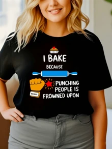 Taza de pastel con corazón y rodillo azul que representa el amor por la repostería y el humor divertido para quienes aman hornear con alegría camiseta de mujer casual cómoda y divertida - Negro - Ver 6