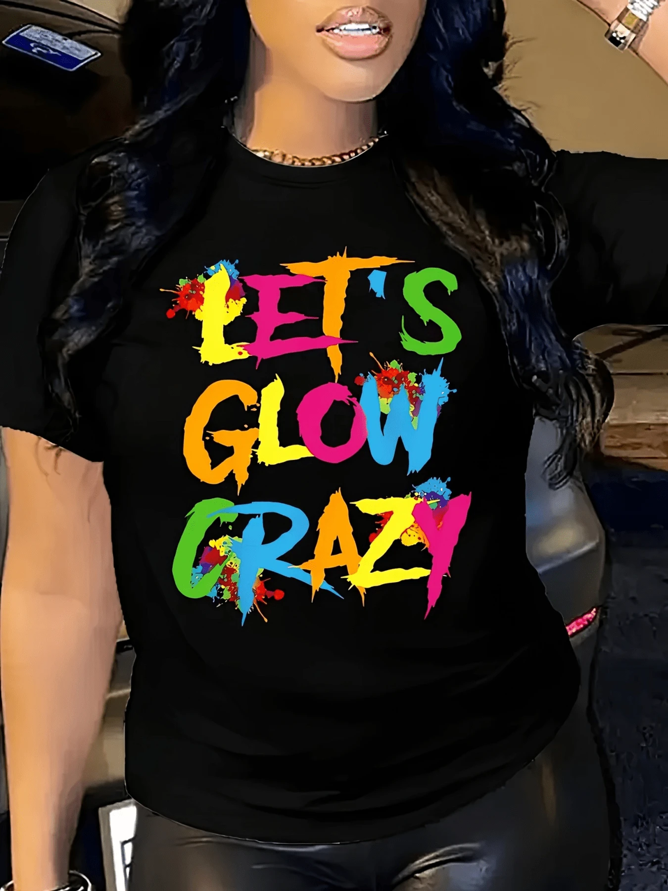 Colorful Phrases That Invite You To Shine With Positive Energy And Celebrate Fun With Vibrant Tones That Reflect Joy And Confidence. Modern, Casual, Comfortable Women's T-Shirt For Everyday Wear. - 黑色 - 查看 1