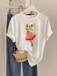 Una figura de niña alegre con vestido rojo a cuadros y lazos dorados que transmite energía inocente y encanto campestre a través de su sonrisa luminosa y movimiento dinámico camiseta de mujer casual cómoda para uso diario - Blanco - Ver 6