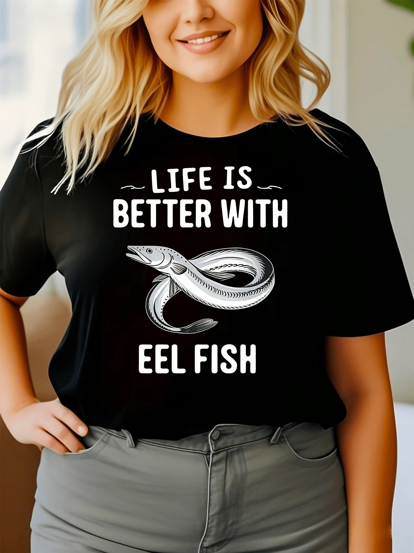 Figura de anguila marina que simboliza la energía fluida y la conexión con el mar transmitiendo libertad y equilibrio camiseta de mujer casual cómoda para uso diario - Negro - Ver 1
