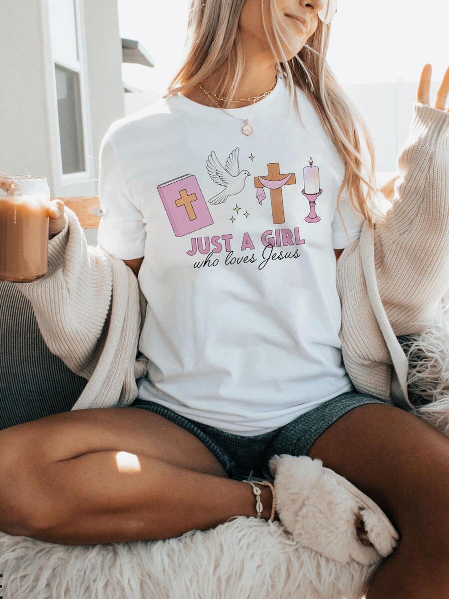 Camiseta con estampado gráfico de la Biblia "Solo ama a Jesús", estética, de manga corta y cuello redondo, top casual para todas las estaciones, ropa de mujer, ropa religiosa, ropa inspirada en la fe, top de moda, camiseta con estampado bonito, ajuste cómodo, material transpirable, camiseta de mujer, camiseta estampada, para adultos, moda religiosa. - Blanco - Ver 1