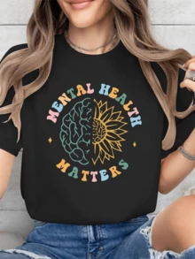 Mitad cerebro mitad girasol simbolizando el equilibrio entre la mente y la naturaleza transmitiendo energía positiva y autocuidado con colores vivos camiseta de mujer casual moderna - Negro - Ver 1