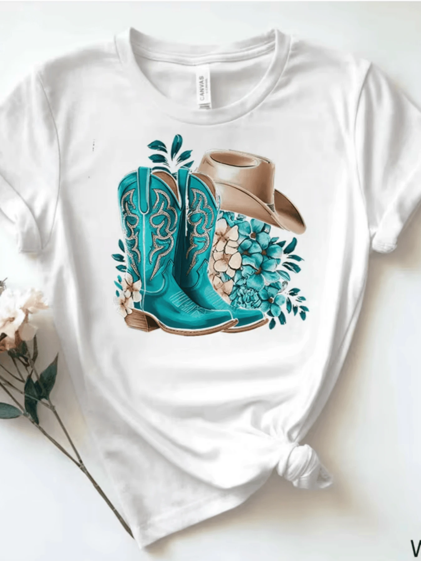 Turquoise Cowboy Boots Paired With A Hat And Flowers Symbolize The Free Spirit Of The Countryside And The Beauty Of Simple Living. Comfortable Casual Women's T-Shirt For Everyday Wear. - 白色 - 查看 1