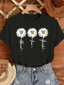 Tres margaritas blancas con rostros sonrientes representan alegría bendición y gratitud formando un mensaje positivo y espiritual que inspira optimismo y fe camiseta de mujer casual cómoda para uso diario y reuniones sociales - Negro - Ver 1