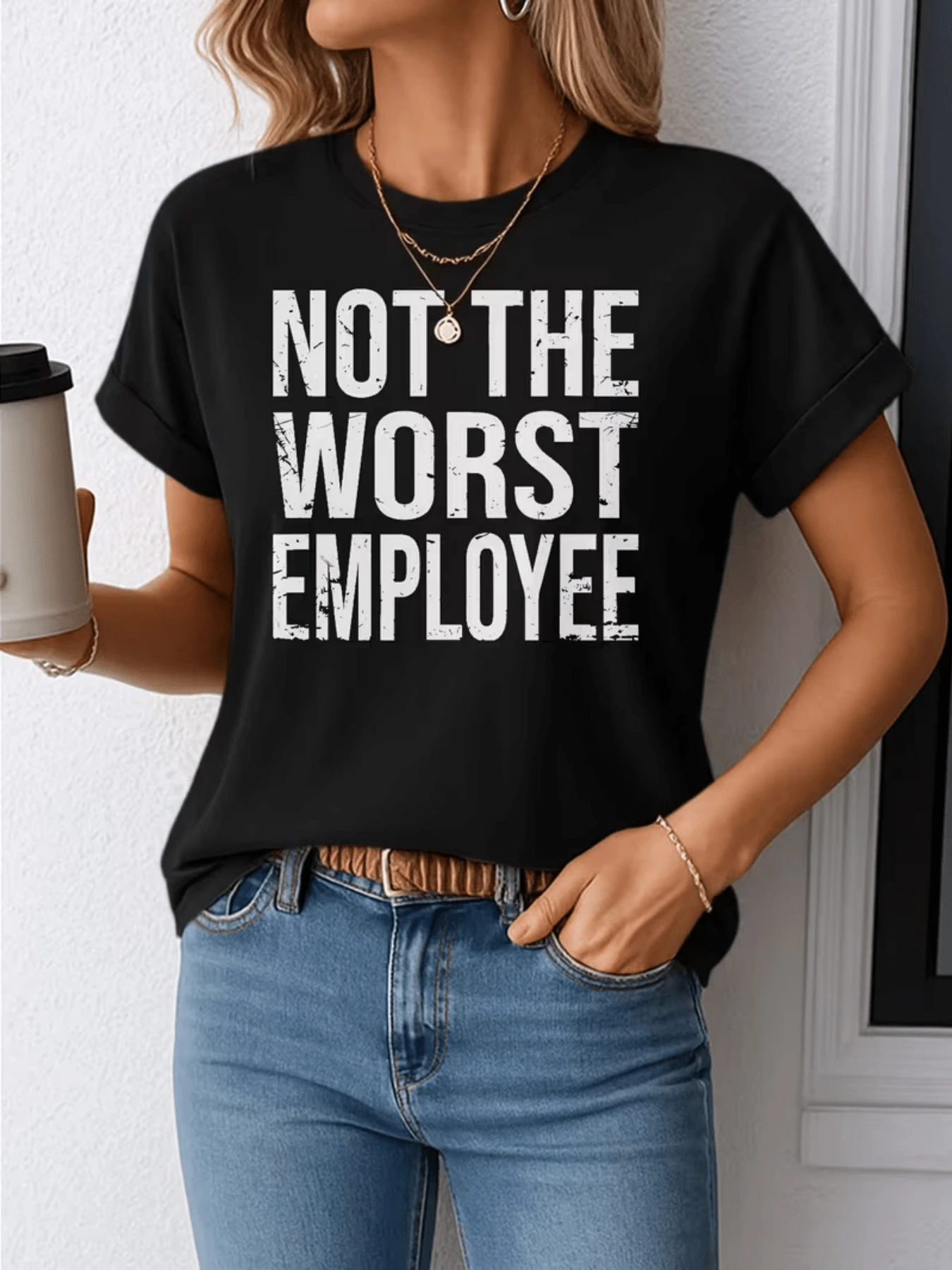 Mensaje divertido y motivador que celebra la actitud positiva en el trabajo mostrando orgullo con estilo casual camiseta de mujer con frase poderosa para oficina y uso diario - Negro - Ver 1