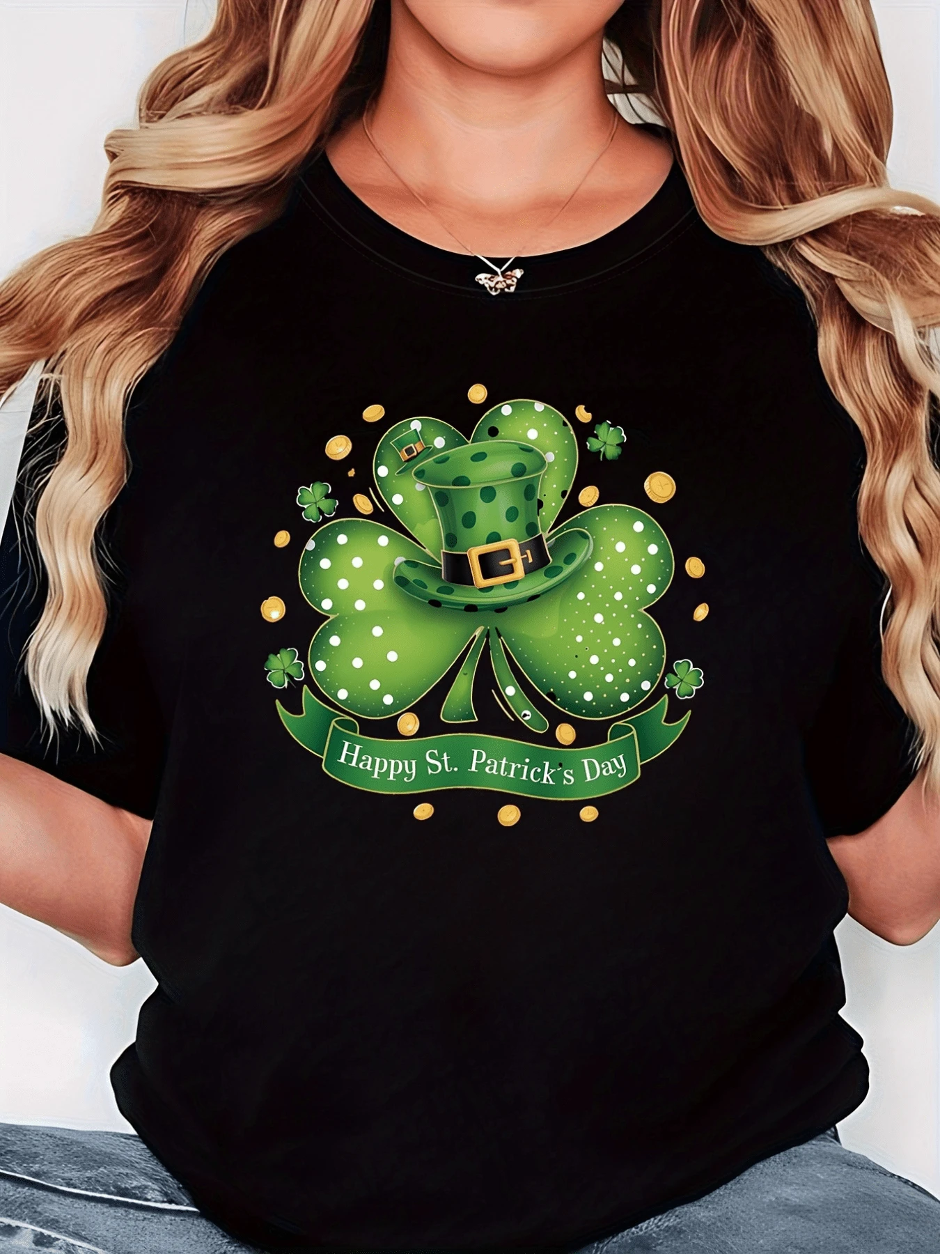 Trébol verde con sombrero del duende rodeado de monedas doradas que simbolizan buena suerte y alegría para celebrar el Día de San Patricio camiseta de mujer casual cómoda divertida para fiesta - Negro - Ver 1