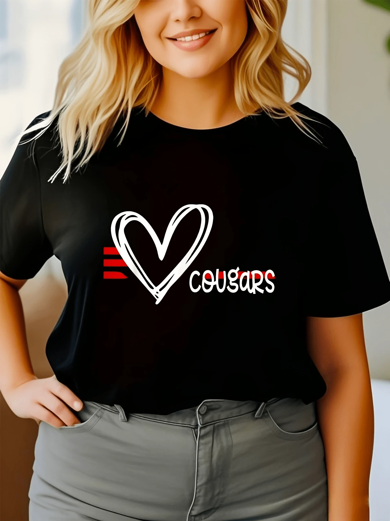 Corazón grande blanco con trazos rojos simboliza pasión fuerza y orgullo de equipo resaltando una actitud positiva y energética camiseta de mujer casual cómoda perfecta para uso diario - Negro - Ver 1