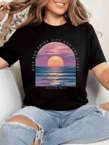 Atardecer sobre el mar con tonos rosados y dorados que simboliza esperanza renovación y la luz divina que surge tras la calma inspirando paz interior y fe profunda camiseta de mujer casual moderna y cómoda - Negro - Ver 1