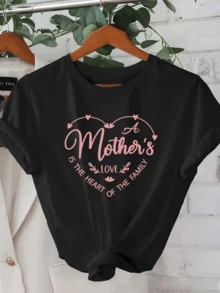 Corazón rosado con palabras que celebran el amor maternal como el centro del hogar símbolo de ternura unión y gratitud perfecta para madres orgullosas camiseta de mujer casual cómoda y moderna - Negro - Ver 1