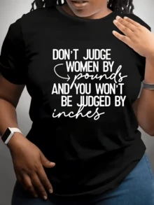 Frase motivadora que promueve la confianza femenina y el respeto al cuerpo recordando que el valor personal no se mide por talla ni peso camiseta de mujer casual con mensaje inspirador para uso diario - Negro - Ver 1