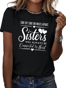 Corazones unidos simbolizan el vínculo eterno entre hermanas que permanece fuerte sin importar la distancia reflejando amor sincero y conexión emocional profunda camiseta de mujer casual cómoda para uso diario - Negro - Ver 1