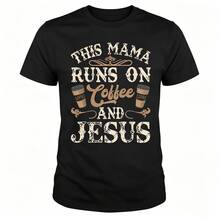 Camiseta de Mujer con Estampado de Fe Cristiana y Amante del Café - Divertido Eslogan "Esta Mamá Funciona con Café y Jesús" - Prenda Casual Ligera y Transpirable de Manga Corta y Cuello Redondo - Ropa para la Iglesia, Ropa para Mamá - Negra con Letras Blancas y Marrones - Lavable a Máquina, Cómoda para Todas las Temporadas, Ropa de Verano, Asequible y Ajustada, Material Elástico, Camiseta con Eslogan, Ropa de Inspiración Religiosa, Ropa para Mamá - Negro - Ver 2