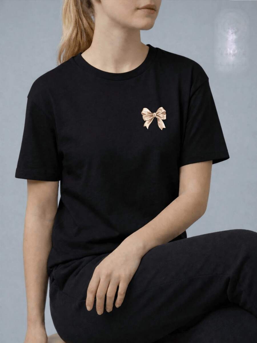 Un lazo suave que simboliza elegancia y delicadeza realzando la feminidad con un toque de sencillez moderna y un gesto de dulzura y confianza camiseta de mujer casual cómoda para uso diario - Negro - Ver 1