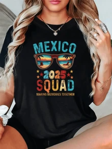 Gafas reflejando un atardecer en la playa con palmeras y letras coloridas que evocan alegría y unión en un viaje especial camiseta de mujer casual cómoda para verano y vacaciones - Negro - Ver 6