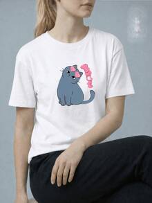 Gato azul con mirada tierna y corazones rosados que flotan sobre su cabeza expresando dulzura y amor camiseta de mujer casual cómoda para uso diario moderna y juvenil - Blanco - Ver 8