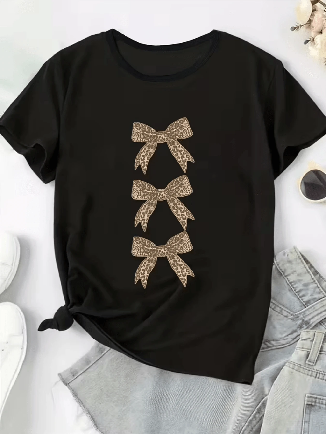 Tres lazos con estampado de leopardo simbolizan elegancia valentía y encanto femenino en perfecta armonía creando una sensación de poder y dulzura camiseta de mujer moderna casual cómoda para uso diario - Negro - Ver 1