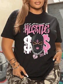 Urban Figure With Money Symbol And Masked Face Reflecting Strength, Independence, And Feminine Power In Contrasting Pink Colors And Artistic Details. Modern Casual Women's T-Shirt - 黑色 - 查看 6