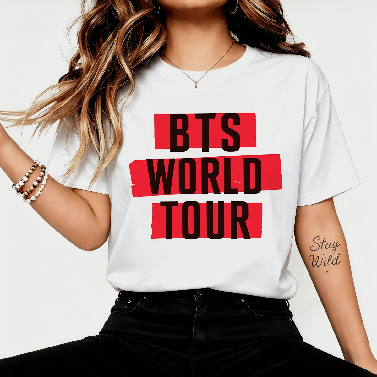 BTSS World Tour Red Tape Text Streetwear Grafisk T-shirt, Avslappnad bomulls-T-shirt för ARMÉ-fans - Vitt - Visa 1